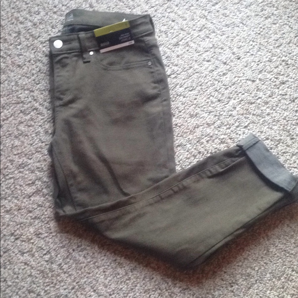 Olive green mid-rise skinny ankle jeans